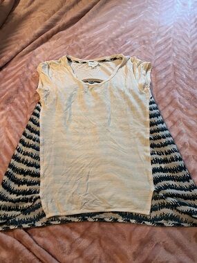 Deletta Cream Short-Sleeve Tee with Navy Patterned Side Panels